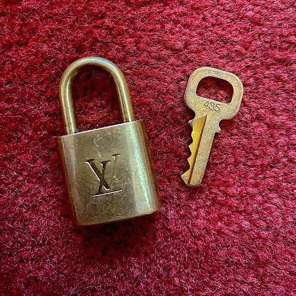 Rare 400-series Authentic Louis Vuitton Brass Lock & Key #435 - Picture 2 of 5